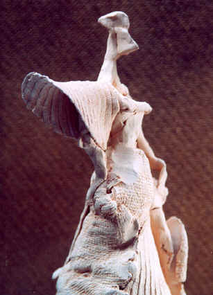 Élégante, terre cuite (2004) copyright D. Aliquot (ADAGP)
