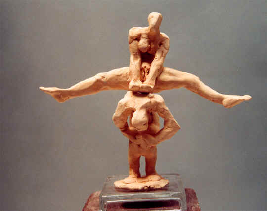Les Gymnastes, terre cuite (2004) copyright D. Aliquot (ADAGP)